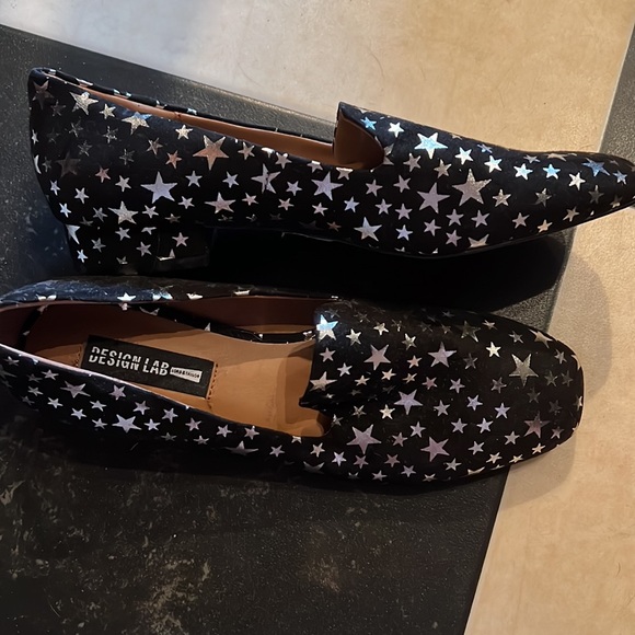 Design lab size 6 never worn loafers.  Black with silver stars - Picture 3 of 3